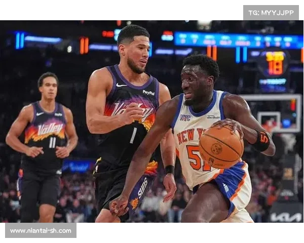 布克场均得分突破新高 领衔联盟得分榜 展现超强进攻火力